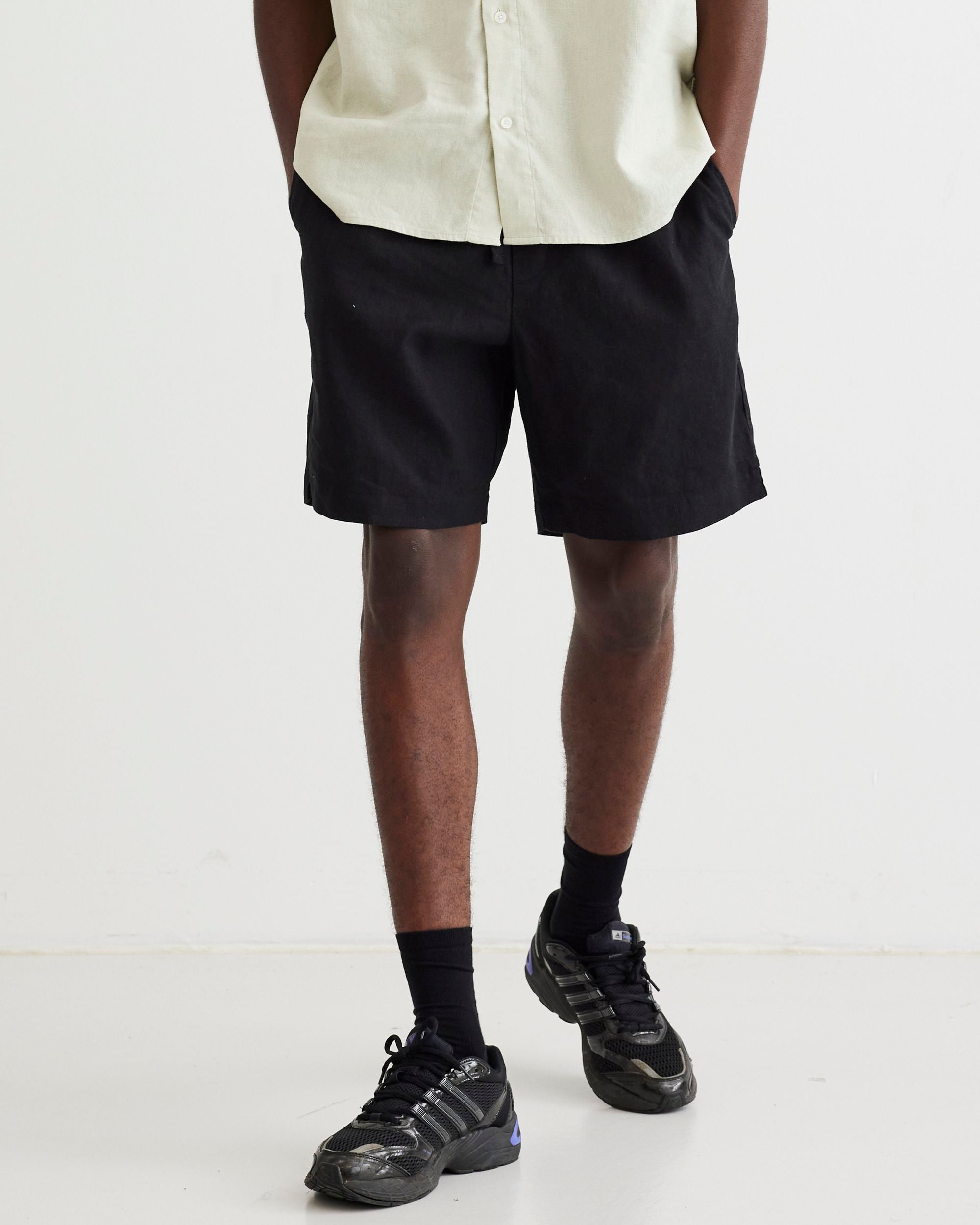 Woodbird WBBommy Linen Shorts Shorts Black
